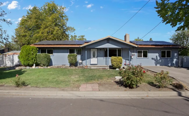 990 Janes Rd in Medford, OR - Building Photo - Building Photo