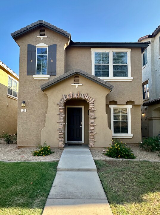 158 W Laurel Ct in Gilbert, AZ - Building Photo