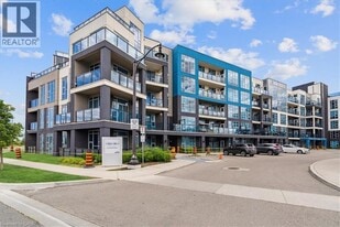 10 Concord Pl in Grimsby, ON - Building Photo