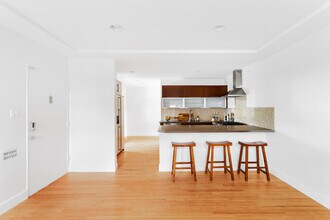 1406 Maple St in Santa Monica, CA - Foto de edificio - Building Photo