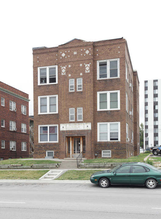 Algonquin in Lincoln, NE - Building Photo