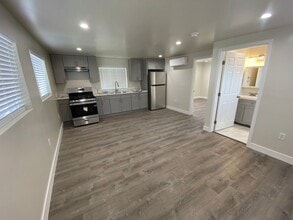 2916 W Century Blvd in Inglewood, CA - Building Photo - Building Photo
