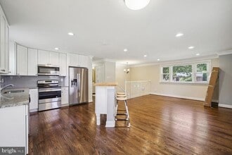 9708 Glen View Dr in Clinton, MD - Building Photo - Building Photo