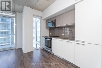 15 Baseball Pl in Toronto, ON - Building Photo - Building Photo