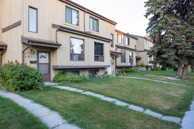 1433 8 Av SE in Calgary, AB - Building Photo - Building Photo