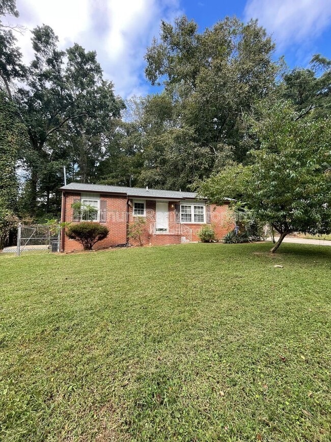 2398 Swallow Cir SE in Atlanta, GA - Building Photo - Building Photo