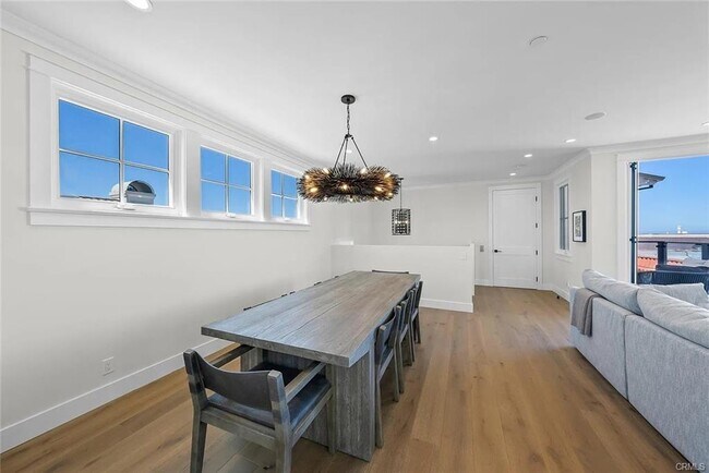 309 Crest Dr in Manhattan Beach, CA - Building Photo - Building Photo