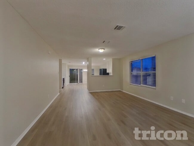 4877 Trail Hollow Dr in Fort Worth, TX - Foto de edificio - Building Photo