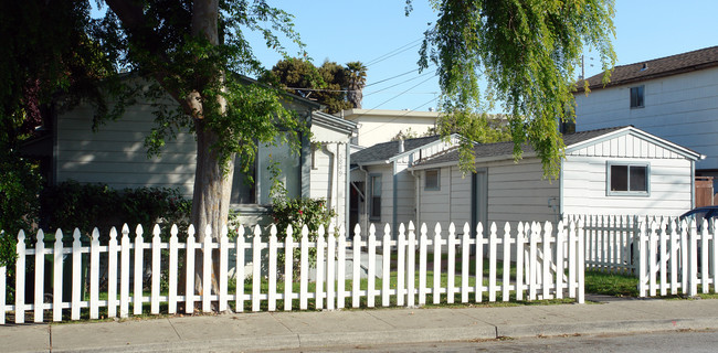 5849 Avilla St in El Cerrito, CA - Foto de edificio - Building Photo