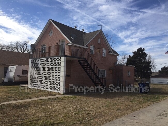 property at 704 S Hadden Ave