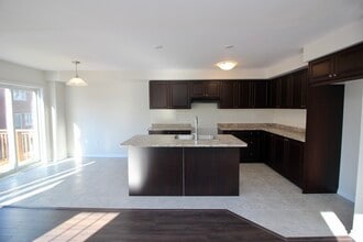 7776 White Pine Cres in Niagara Falls, ON - Building Photo - Building Photo