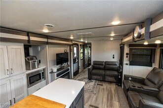 17861 Palm Creek Dr in North Fort Myers, FL - Foto de edificio - Building Photo