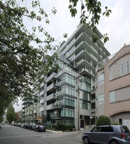 700 W 8th Ave in Vancouver, BC - Building Photo