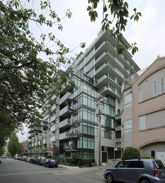 700 W 8th Ave in Vancouver, BC - Building Photo - Primary Photo