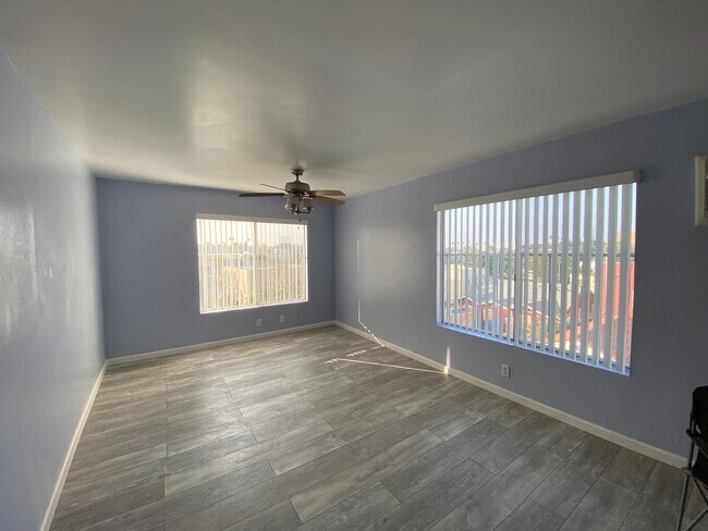 616 Tularosa Dr in Los Angeles, CA - Building Photo - Building Photo