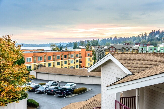 9920 NE 119th St in Kirkland, WA - Building Photo - Building Photo