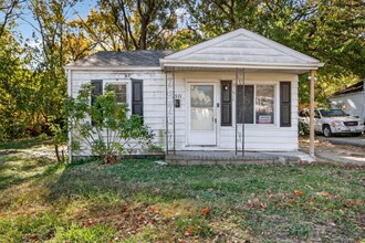 1971 E Cantrell St in Decatur, IL - Foto de edificio - Building Photo