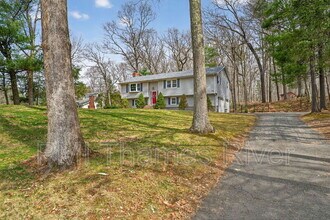 74 Hurlburt St in Glastonbury, CT - Building Photo - Building Photo