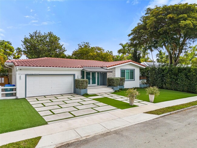 3505 Crystal View Ct in Miami, FL - Building Photo - Building Photo