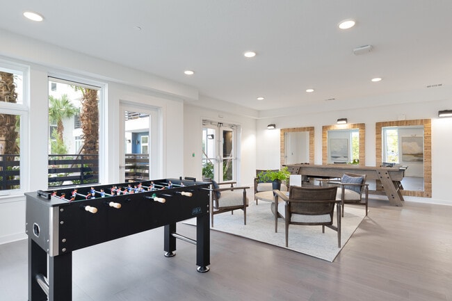 Livano Grand National in Orlando, FL - Foto de edificio - Interior Photo