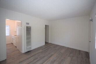 721 N Hollywood Way-Unit -A in Burbank, CA - Building Photo - Building Photo