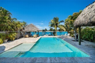 621 86th St in Miami Beach, FL - Foto de edificio - Building Photo