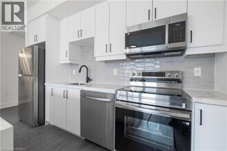 575 Conklin Rd in Brantford, ON - Building Photo - Building Photo