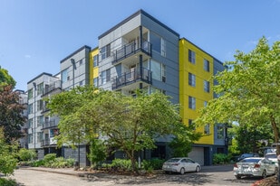 5819 Glisan in Portland, OR - Building Photo
