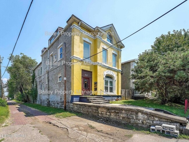 property at 947 S Brook St