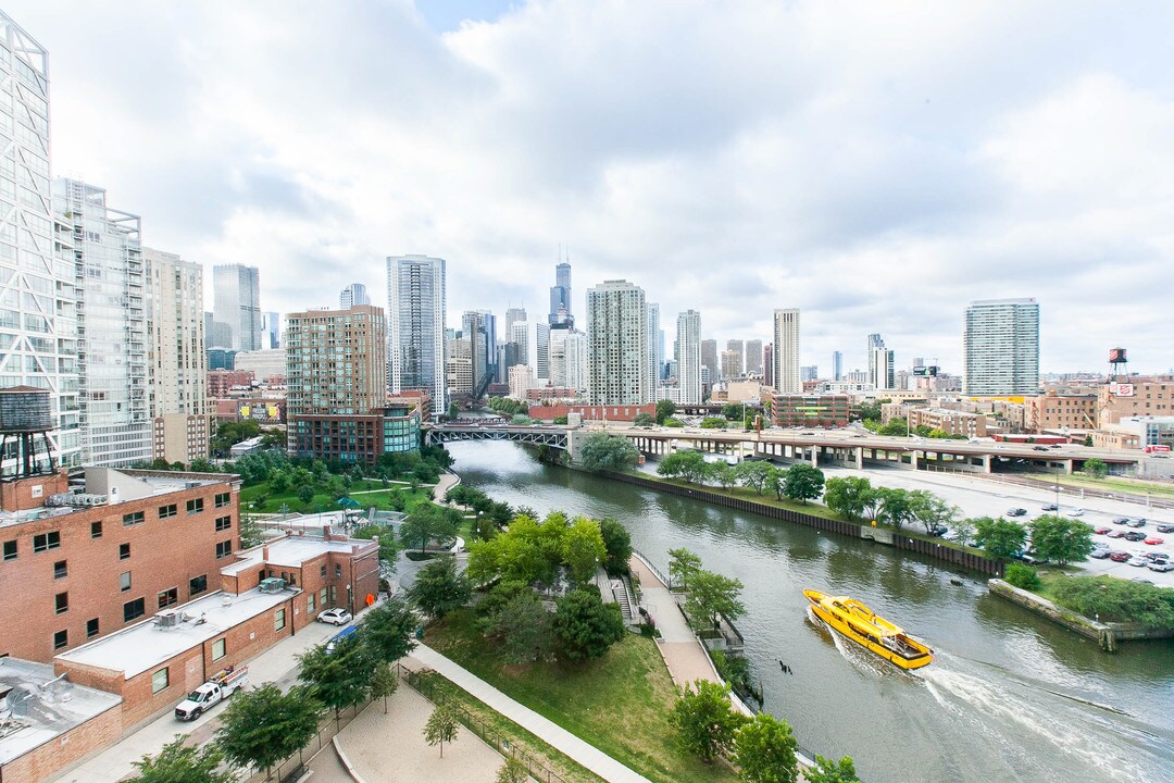 700 Larrabee N St, Unit 1003 in Chicago, IL - Building Photo