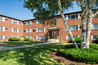 Brook Village West in Salem, NH - Building Photo - Building Photo