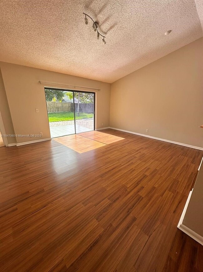 4650 NE 1st Ave in Pompano Beach, FL - Building Photo - Building Photo