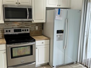 669 NW 42nd Ave in Plantation, FL - Building Photo - Building Photo