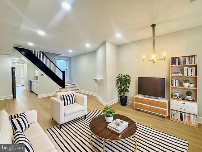 property at 1017 Kenyon St NW