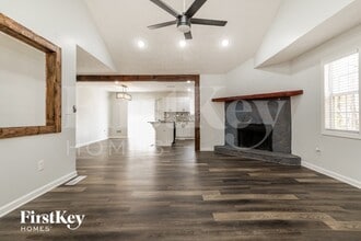 4412 Lucy Ln SW in Snellville, GA - Foto de edificio - Building Photo