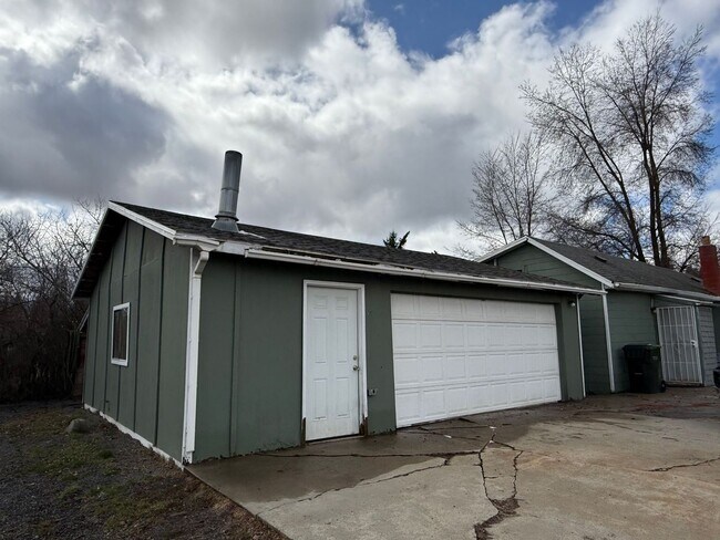 522 Ellis Ave in Winchester, ID - Building Photo - Building Photo