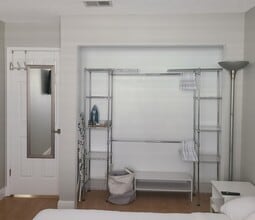 460 Century Cross Ct, Unit Room 2 in San Jose, CA - Foto de edificio - Building Photo