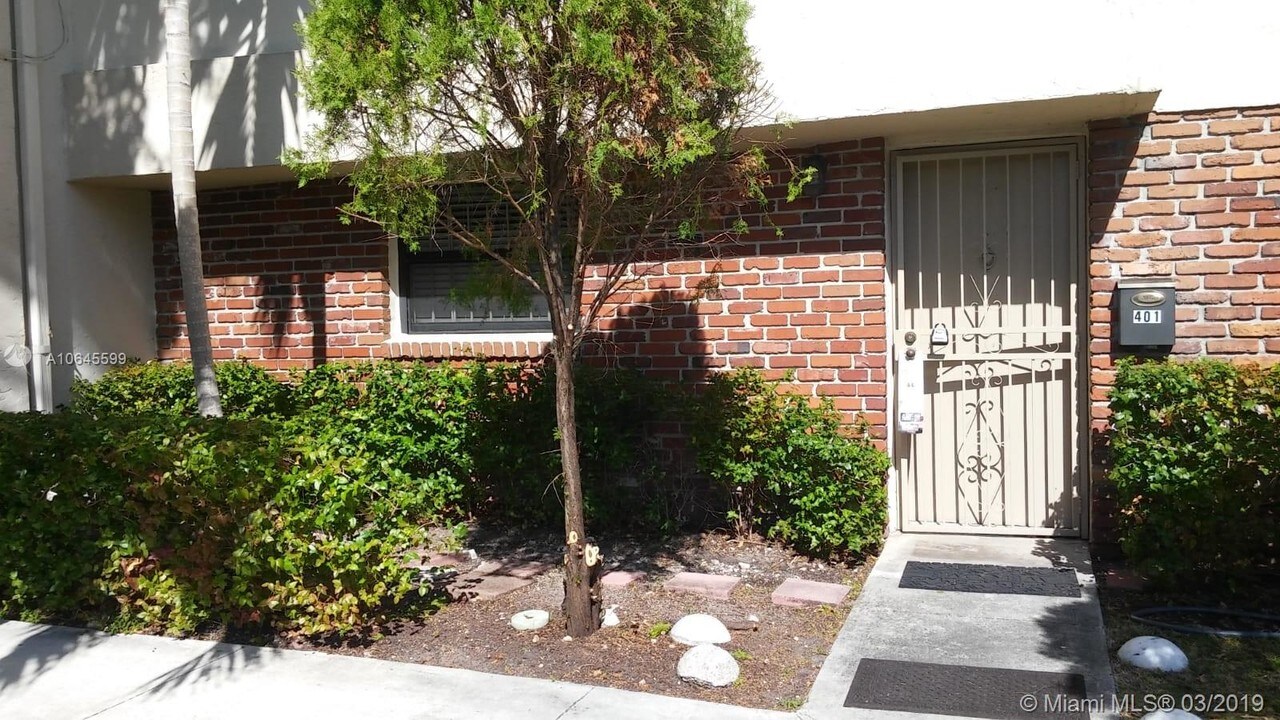 1650 S Le Jeune Rd-Unit -401 in Miami, FL - Building Photo