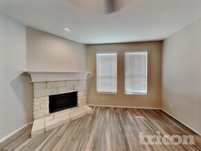 215 Saddlebrook Ln in Waxahachie, TX - Building Photo - Building Photo