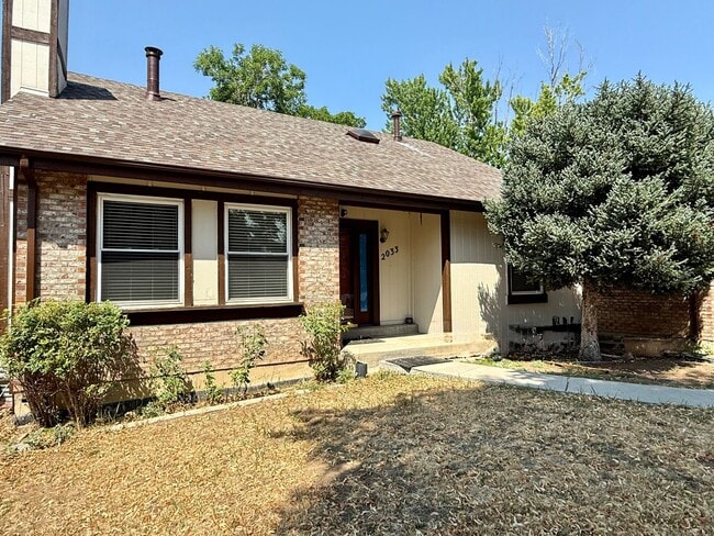 2033 S Pagosa St in Aurora, CO - Foto de edificio - Building Photo