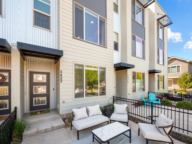 property at 2423 W Bridge Ave