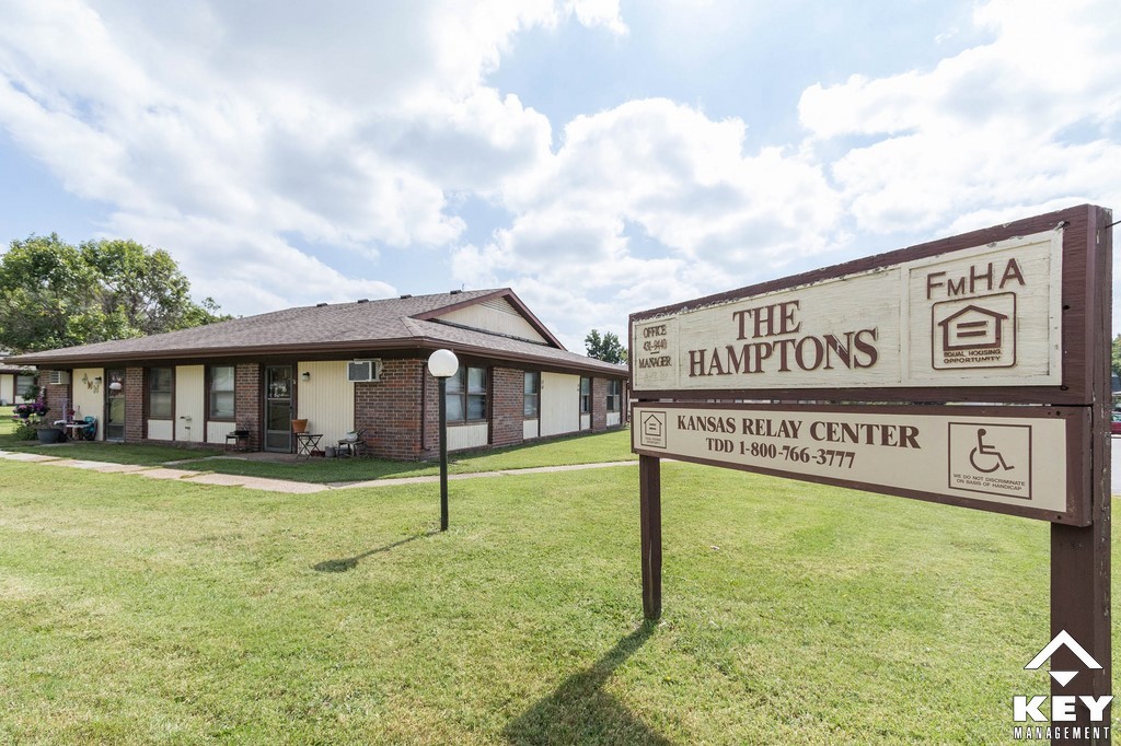 The Hamptons in Chanute, KS - Building Photo