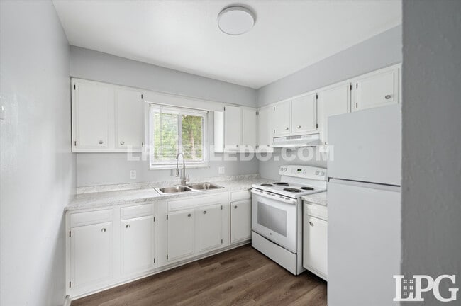 property at 3330 Arlington Ave