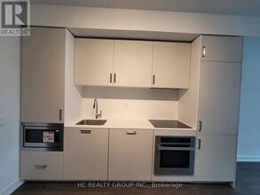 88 Queen St E in Toronto, ON - Building Photo - Building Photo