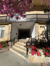 855 Moraga Dr in Los Angeles, CA - Building Photo - Building Photo