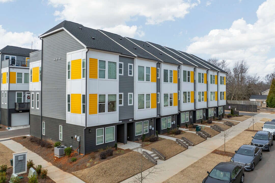 Enderly Towns - Townhomes for Rent in Charlotte, NC - Enderly Neighborhood in Charlotte, NC - Foto de edificio