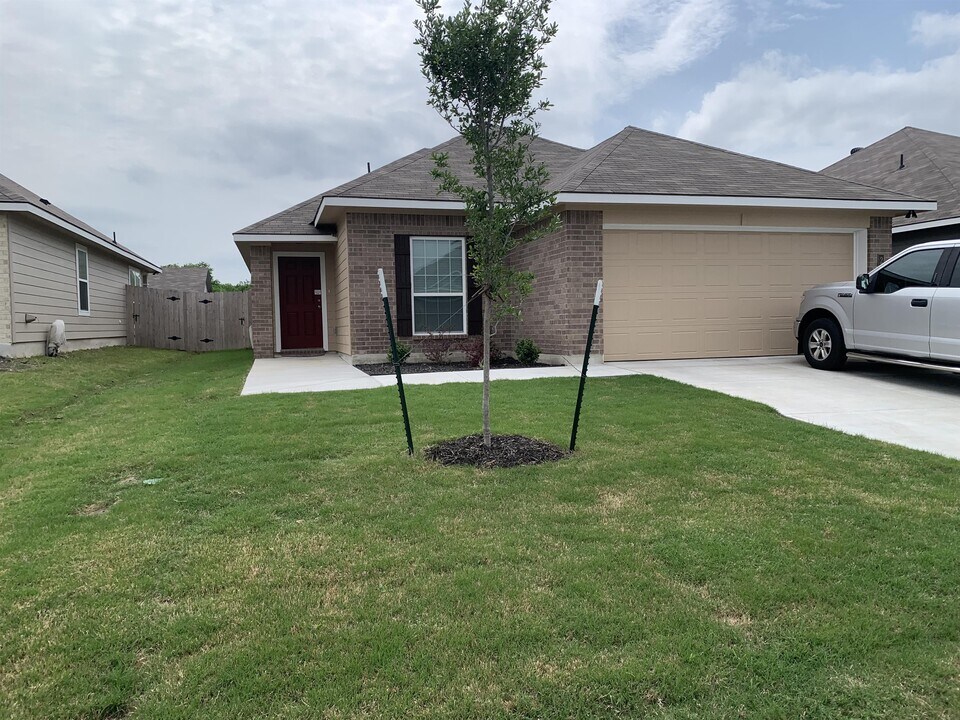 2039 Dade Loop Photo