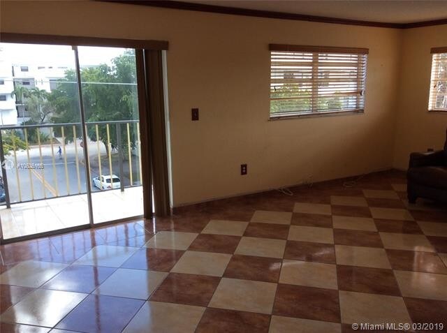 8250 Byron Ave-Unit -403 in Miami Beach, FL - Building Photo - Building Photo
