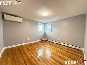 110 Pine Hill Cir, Unit 1 in Waltham, MA - Foto de edificio - Building Photo