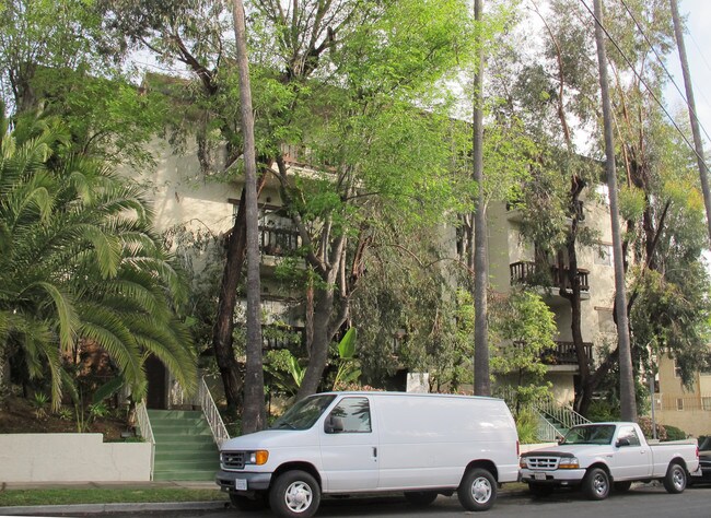 11425 Rochester Ave in Los Angeles, CA - Foto de edificio - Building Photo